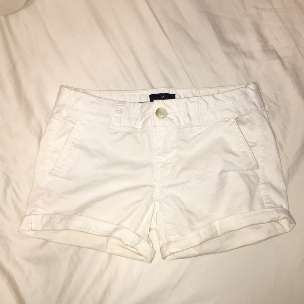 WHITE SHORTS